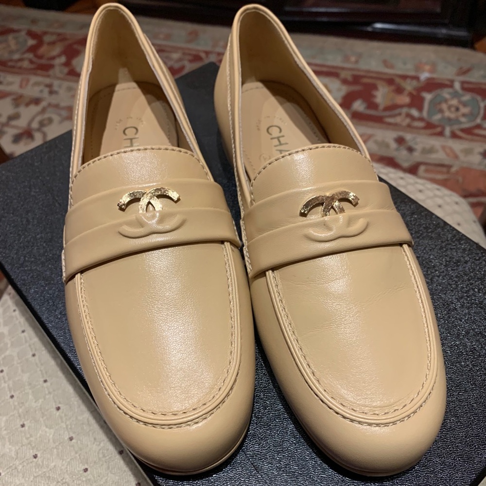 ⭐️SOLD⭐️Chanel BAIGE Moccasins Size 37 - Picture 1 of 4